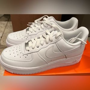 Nike Air Force 1 Mens sz 7. Triple White Sneakers AF1 Low Top CW2288-111 NIB